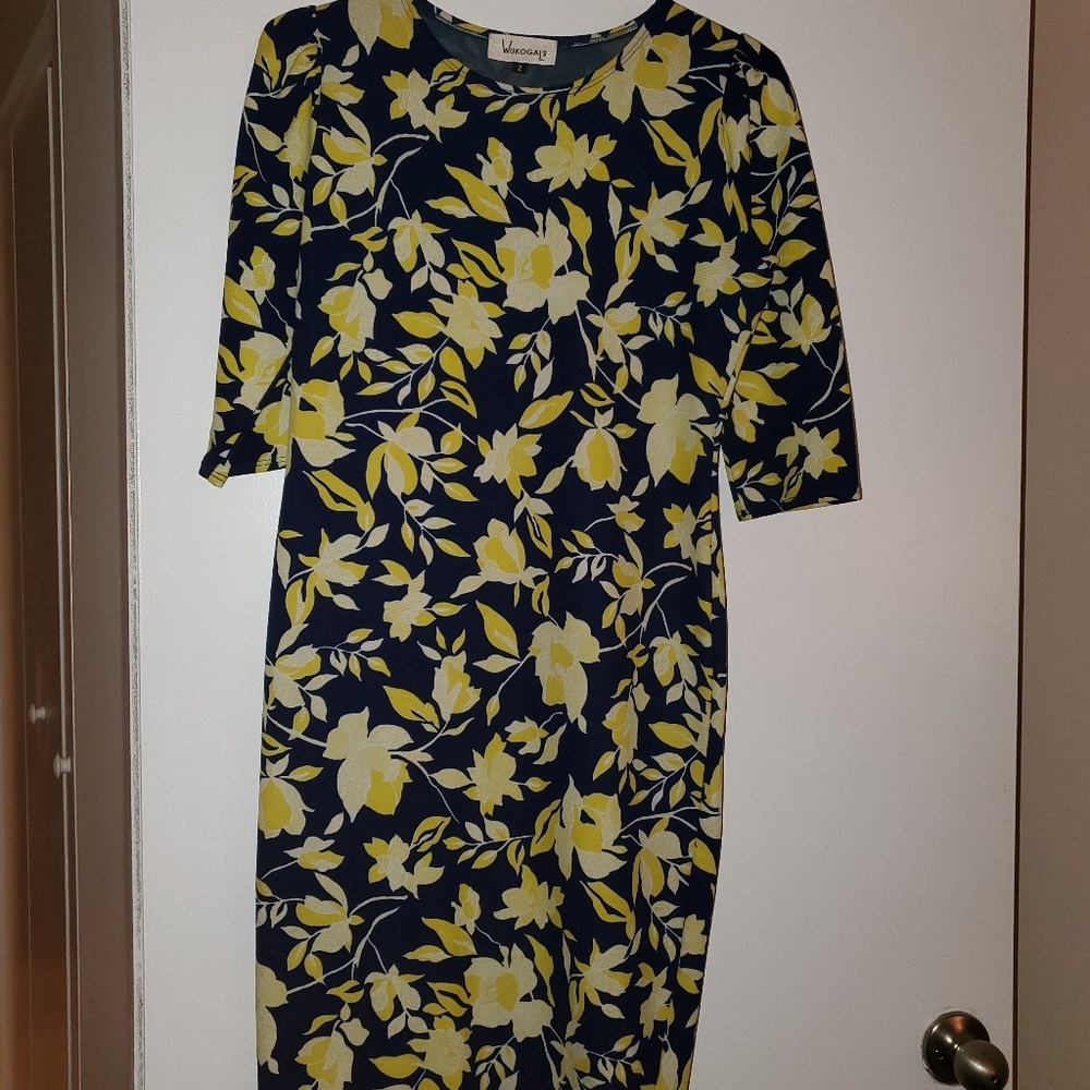 Knee length dress 3/4 sleeves